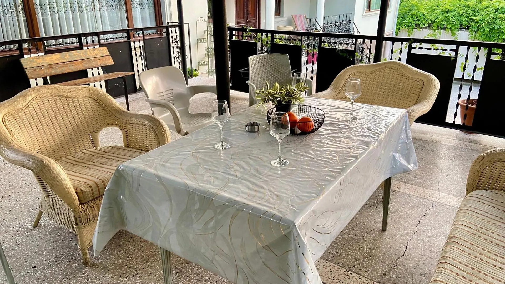 Villa Visteria With Terrace Batumi